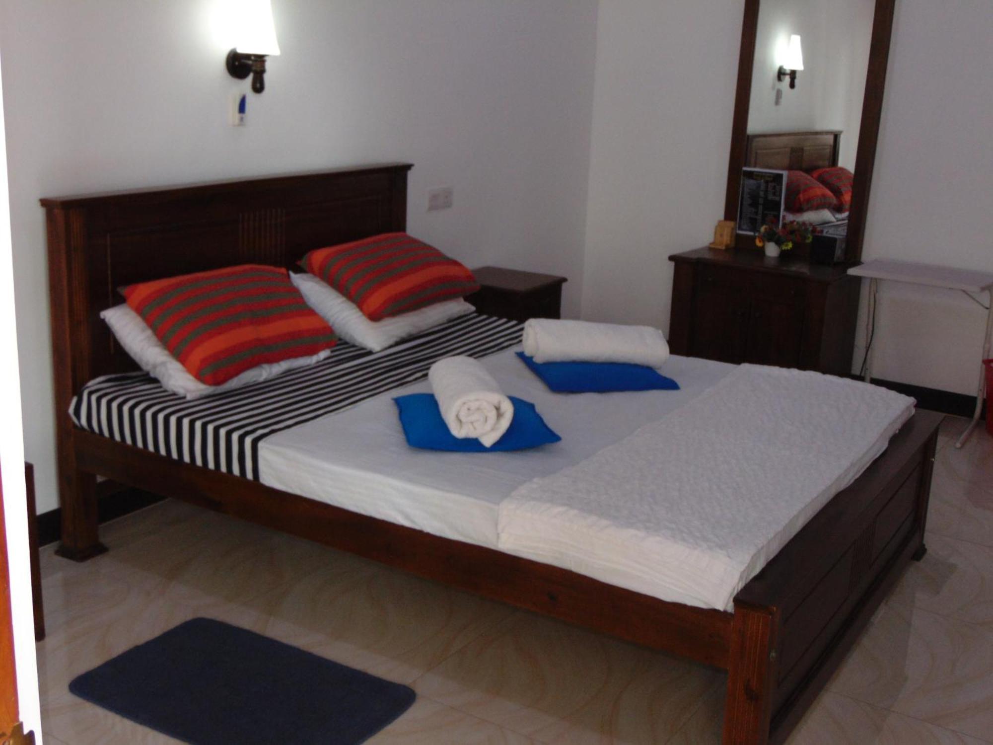 Innovick Residence Канди Екстериор снимка